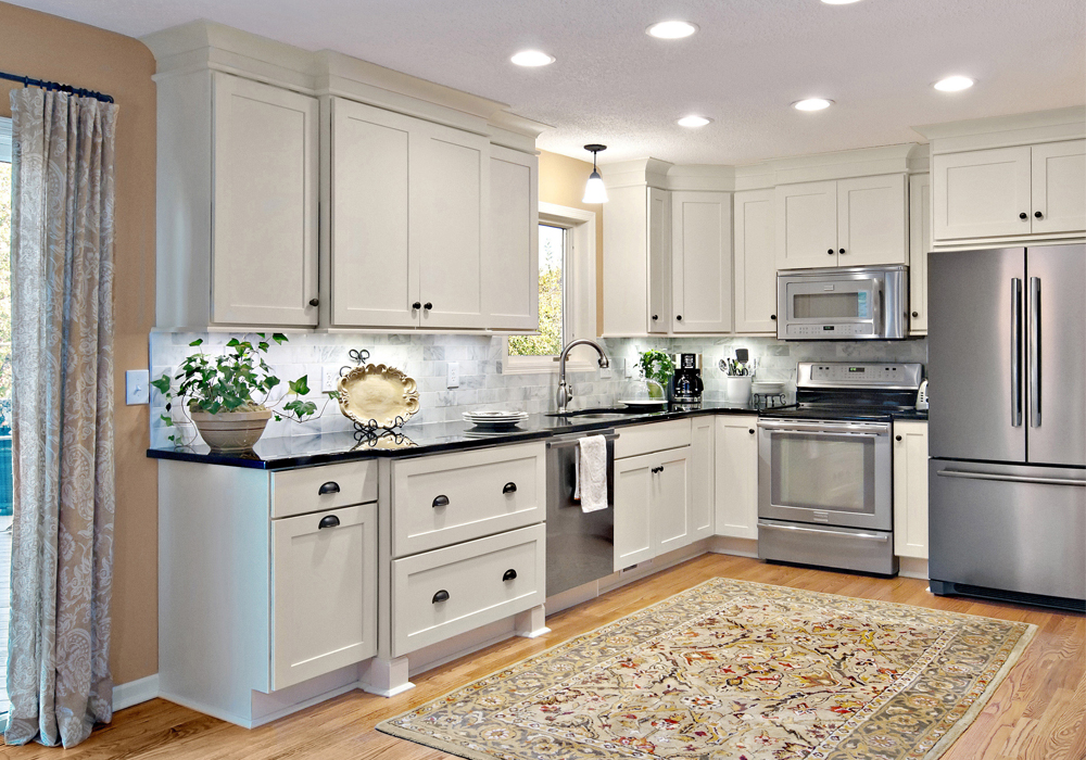http://www.houlivewood.com/wp-content/uploads/2018/04/solid-wood-painted-white-shaker-kitchen-cabinets-for-sale.jpg